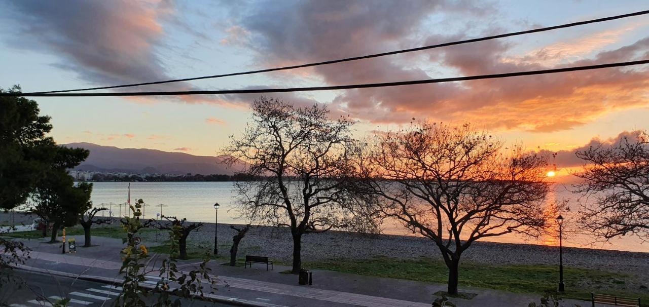 Nafpaktos Beach House Sea View Apartment First Floor Экстерьер фото