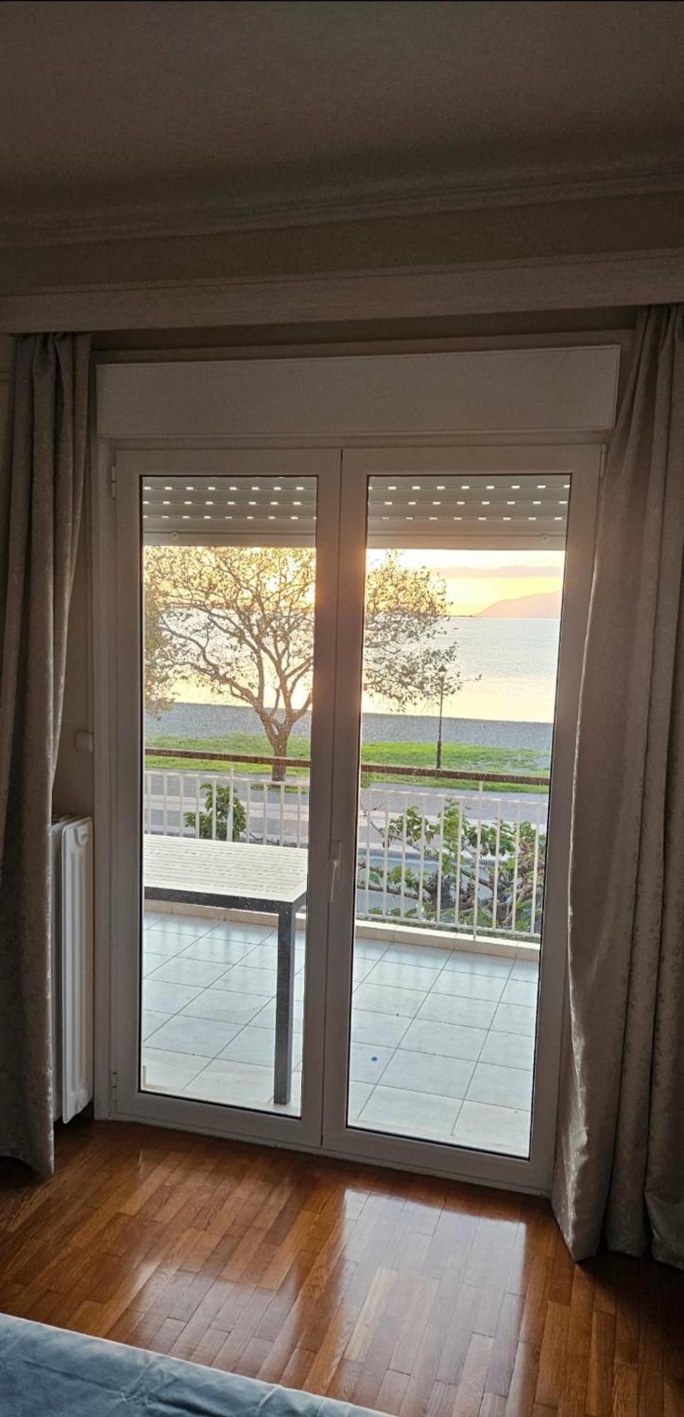 Nafpaktos Beach House Sea View Apartment First Floor Экстерьер фото