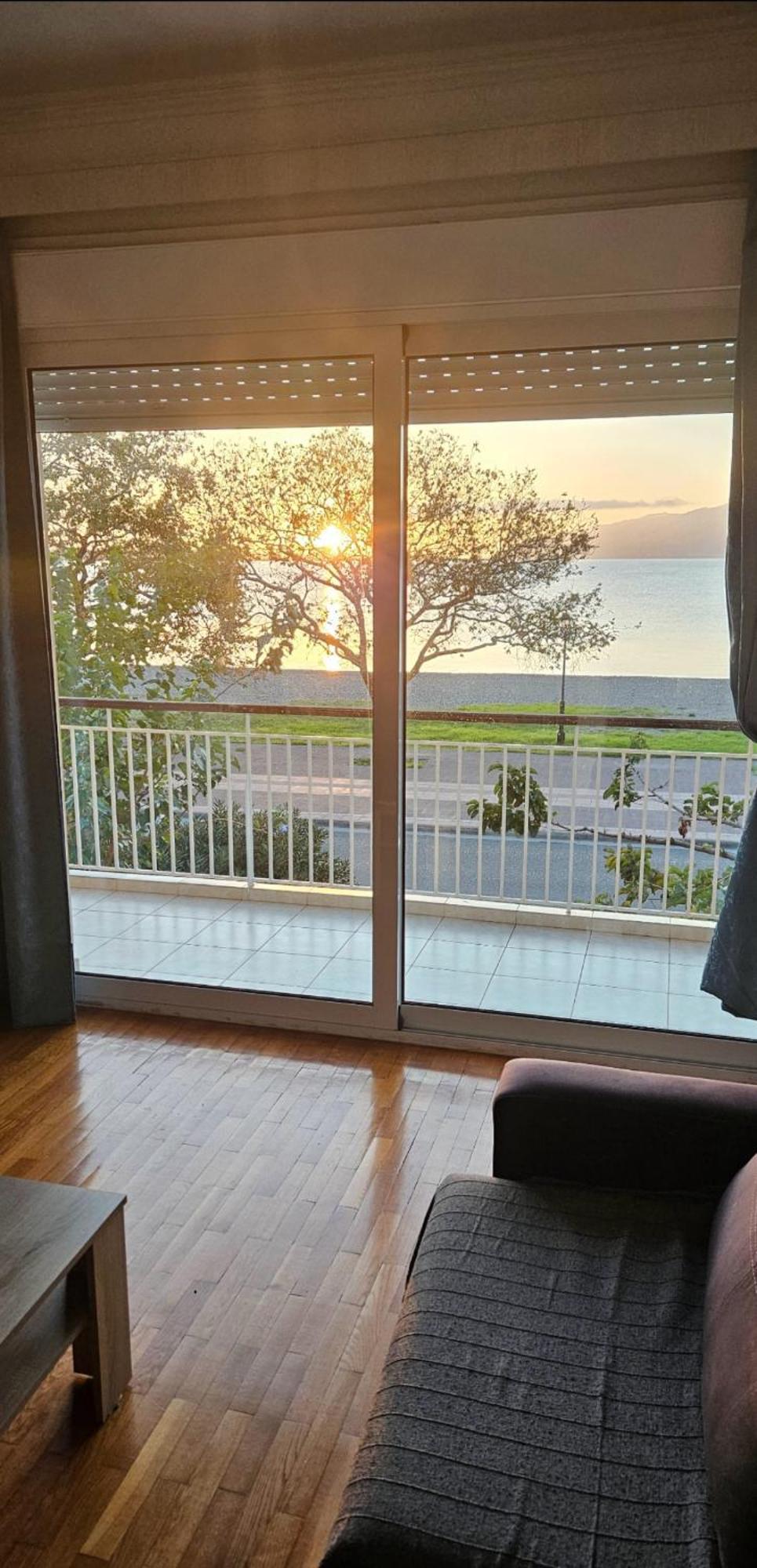 Nafpaktos Beach House Sea View Apartment First Floor Экстерьер фото