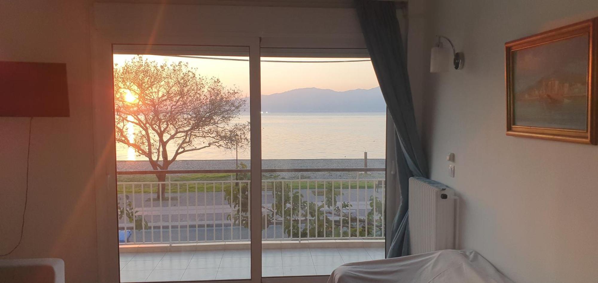 Nafpaktos Beach House Sea View Apartment First Floor Экстерьер фото