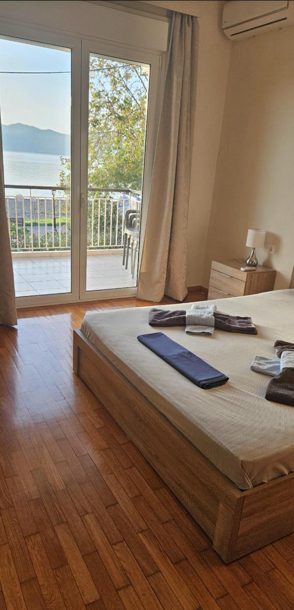 Nafpaktos Beach House Sea View Apartment First Floor Экстерьер фото