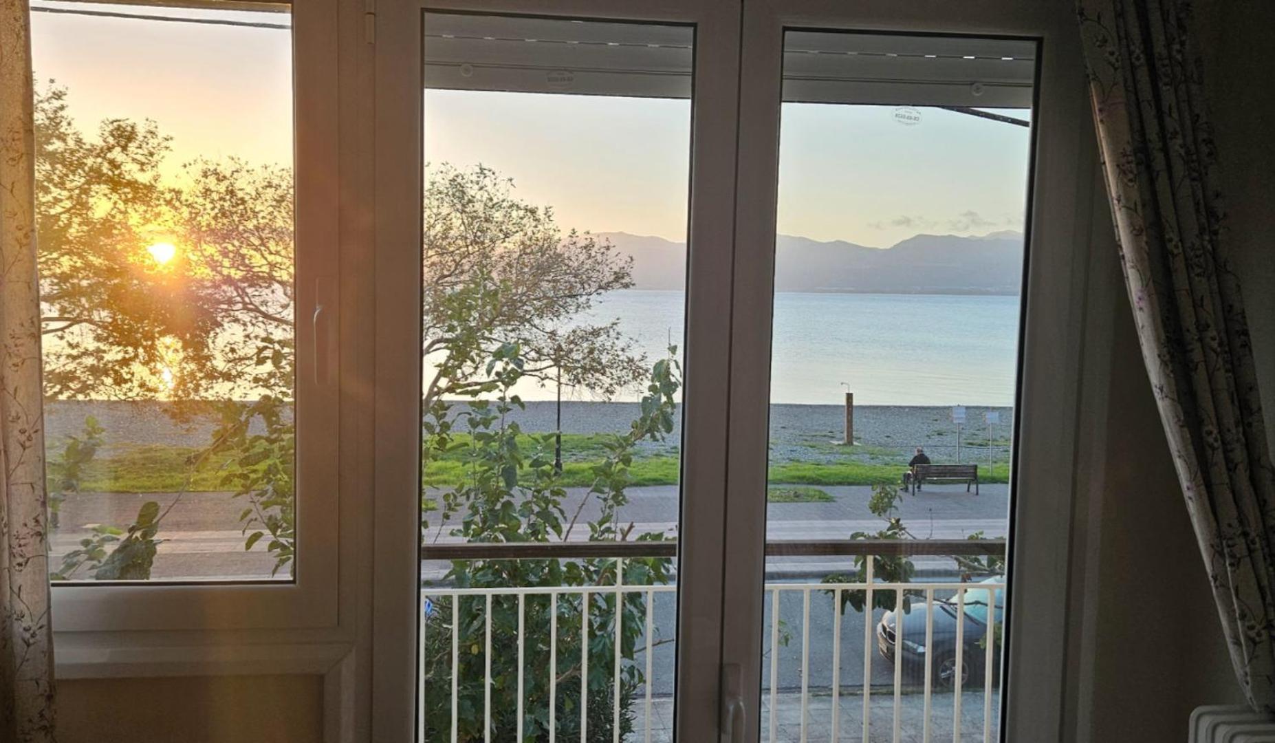 Nafpaktos Beach House Sea View Apartment First Floor Экстерьер фото