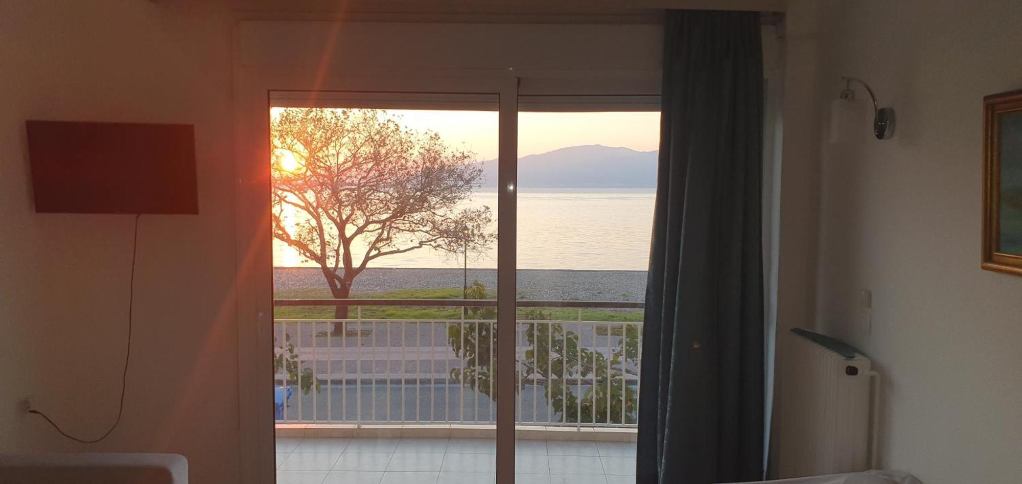 Nafpaktos Beach House Sea View Apartment First Floor Экстерьер фото