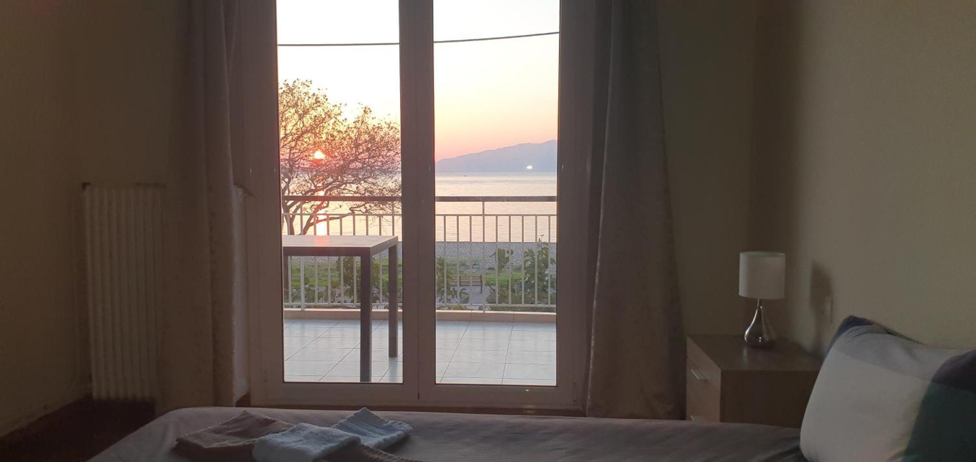 Nafpaktos Beach House Sea View Apartment First Floor Экстерьер фото