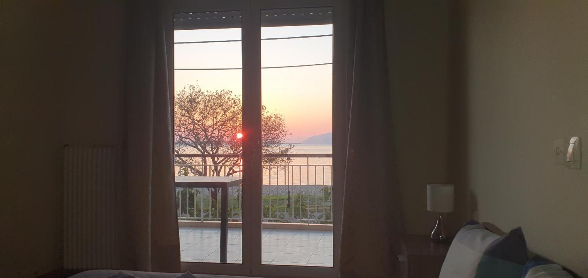 Nafpaktos Beach House Sea View Apartment First Floor Экстерьер фото