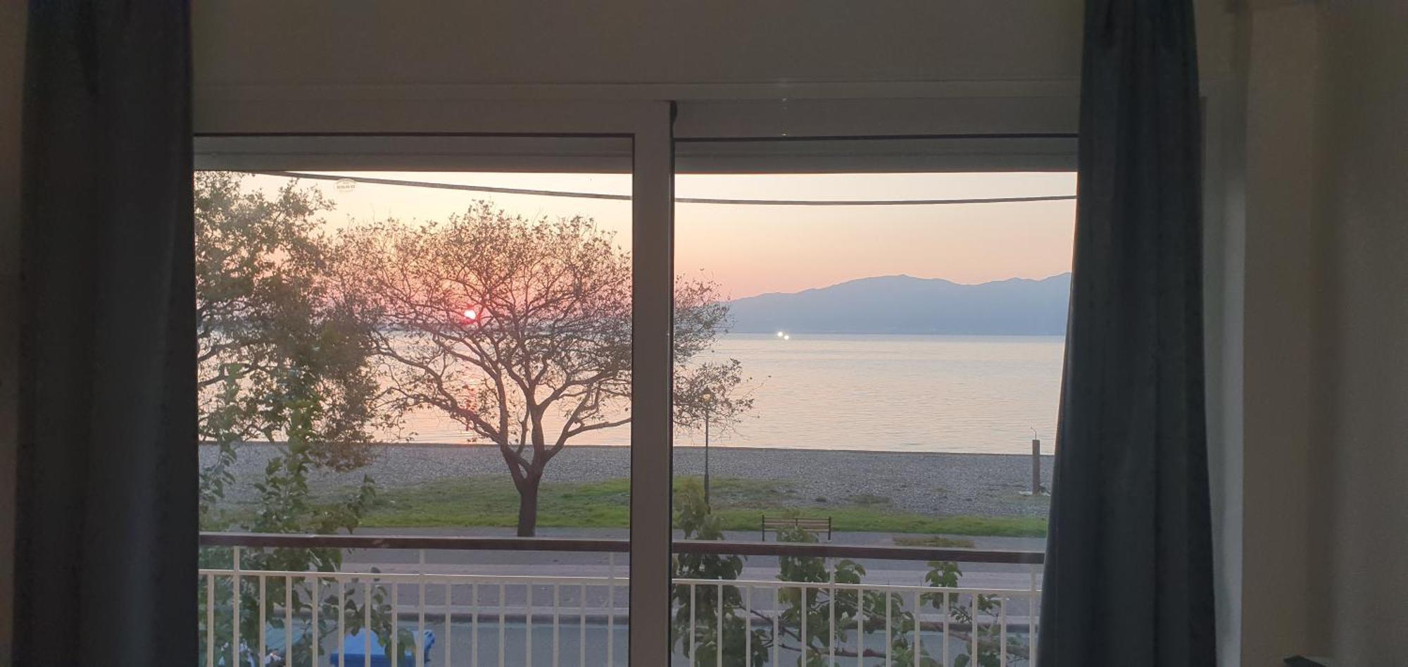 Nafpaktos Beach House Sea View Apartment First Floor Экстерьер фото