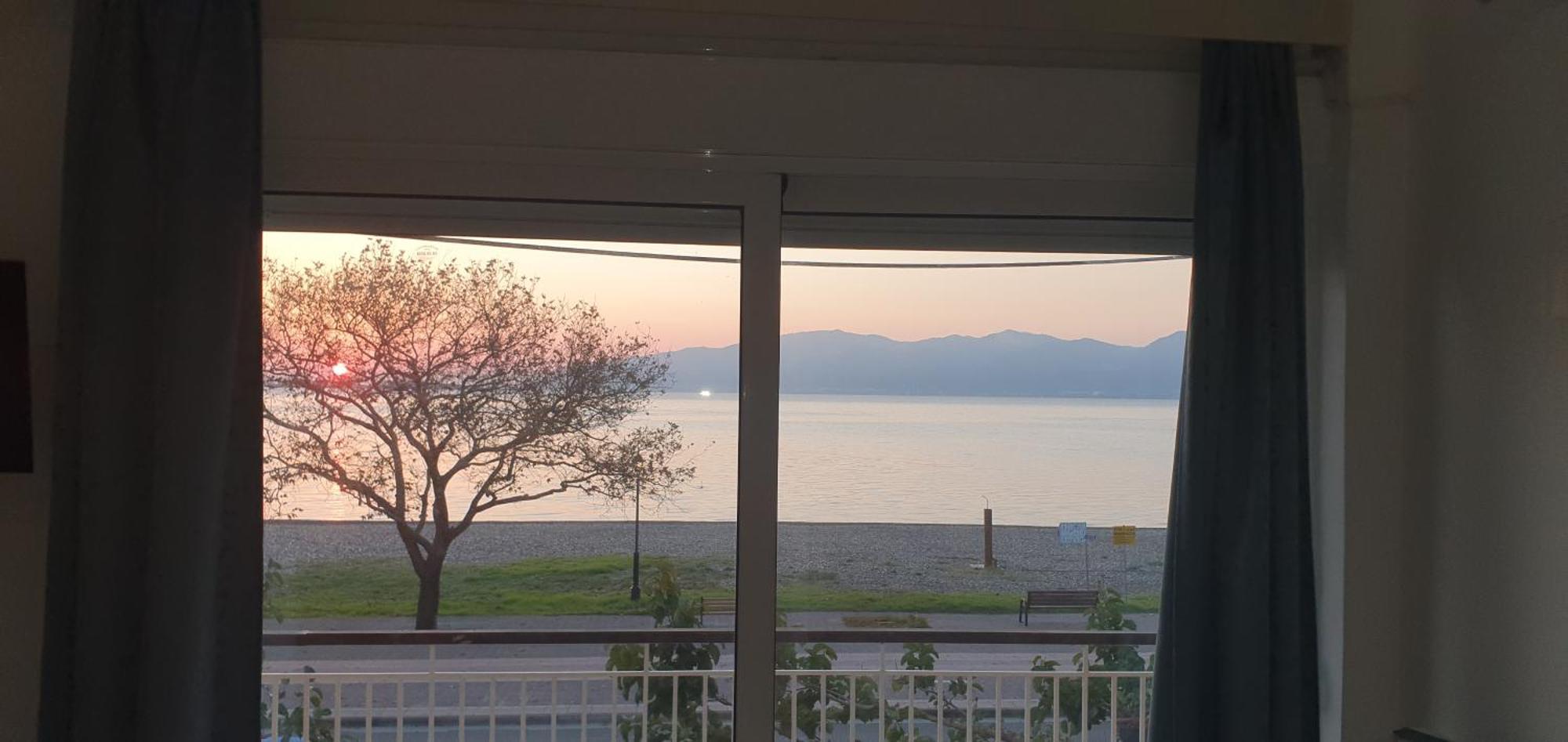 Nafpaktos Beach House Sea View Apartment First Floor Экстерьер фото