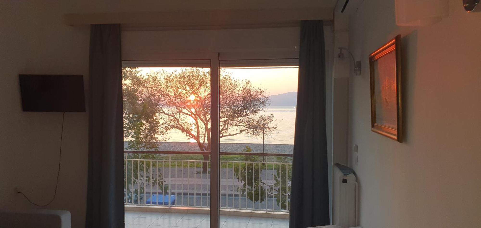 Nafpaktos Beach House Sea View Apartment First Floor Экстерьер фото