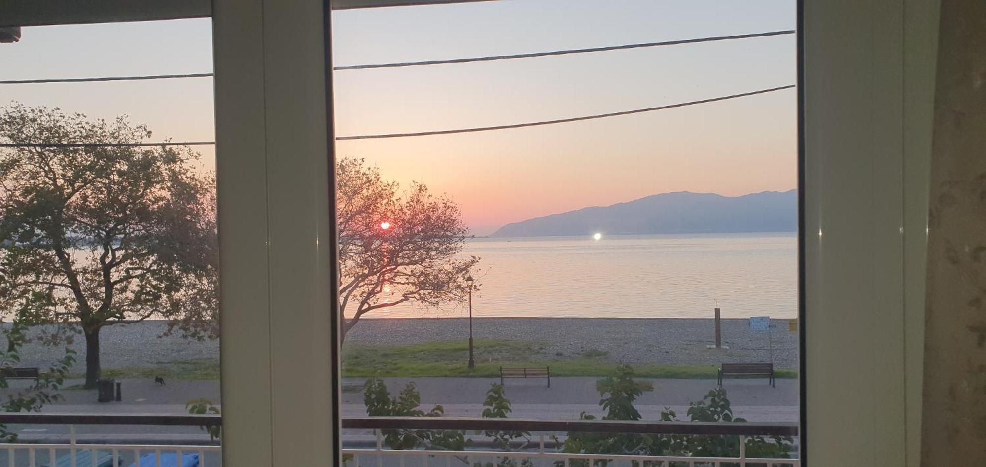 Nafpaktos Beach House Sea View Apartment First Floor Экстерьер фото
