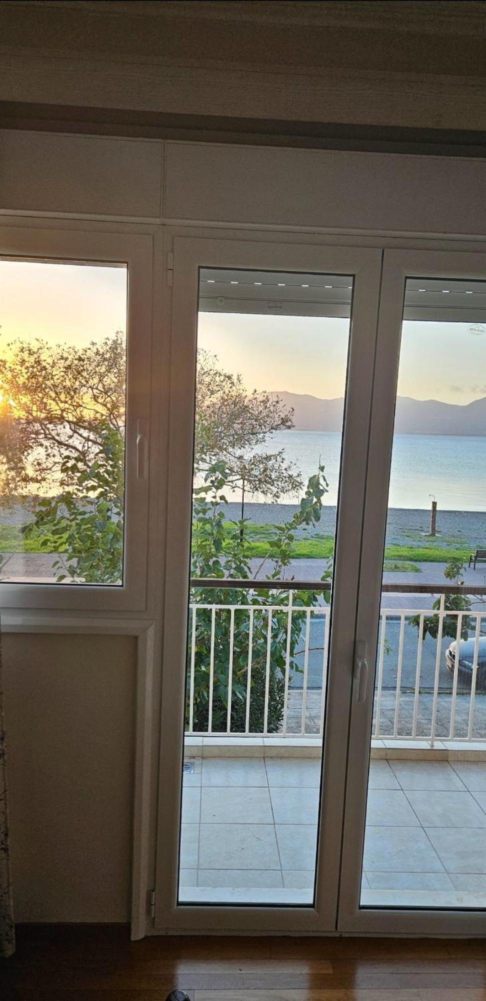 Nafpaktos Beach House Sea View Apartment First Floor Экстерьер фото