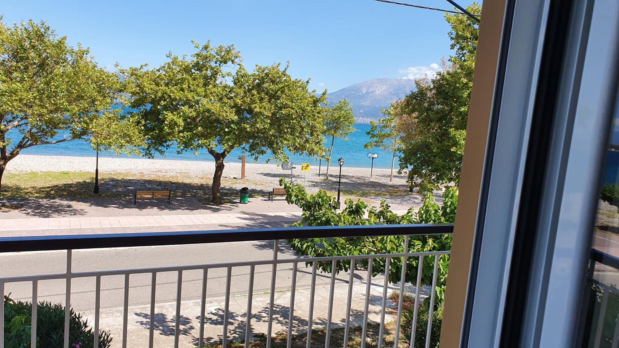 Nafpaktos Beach House Sea View Apartment First Floor Экстерьер фото