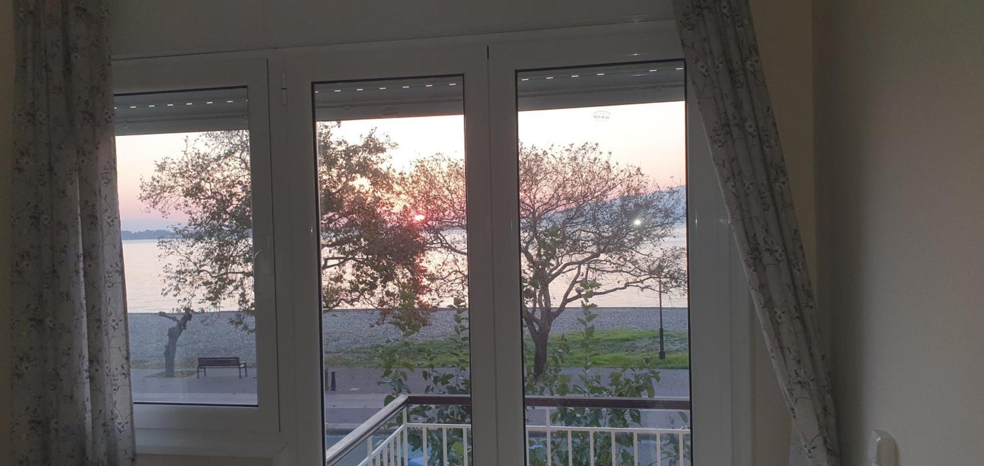 Nafpaktos Beach House Sea View Apartment First Floor Экстерьер фото